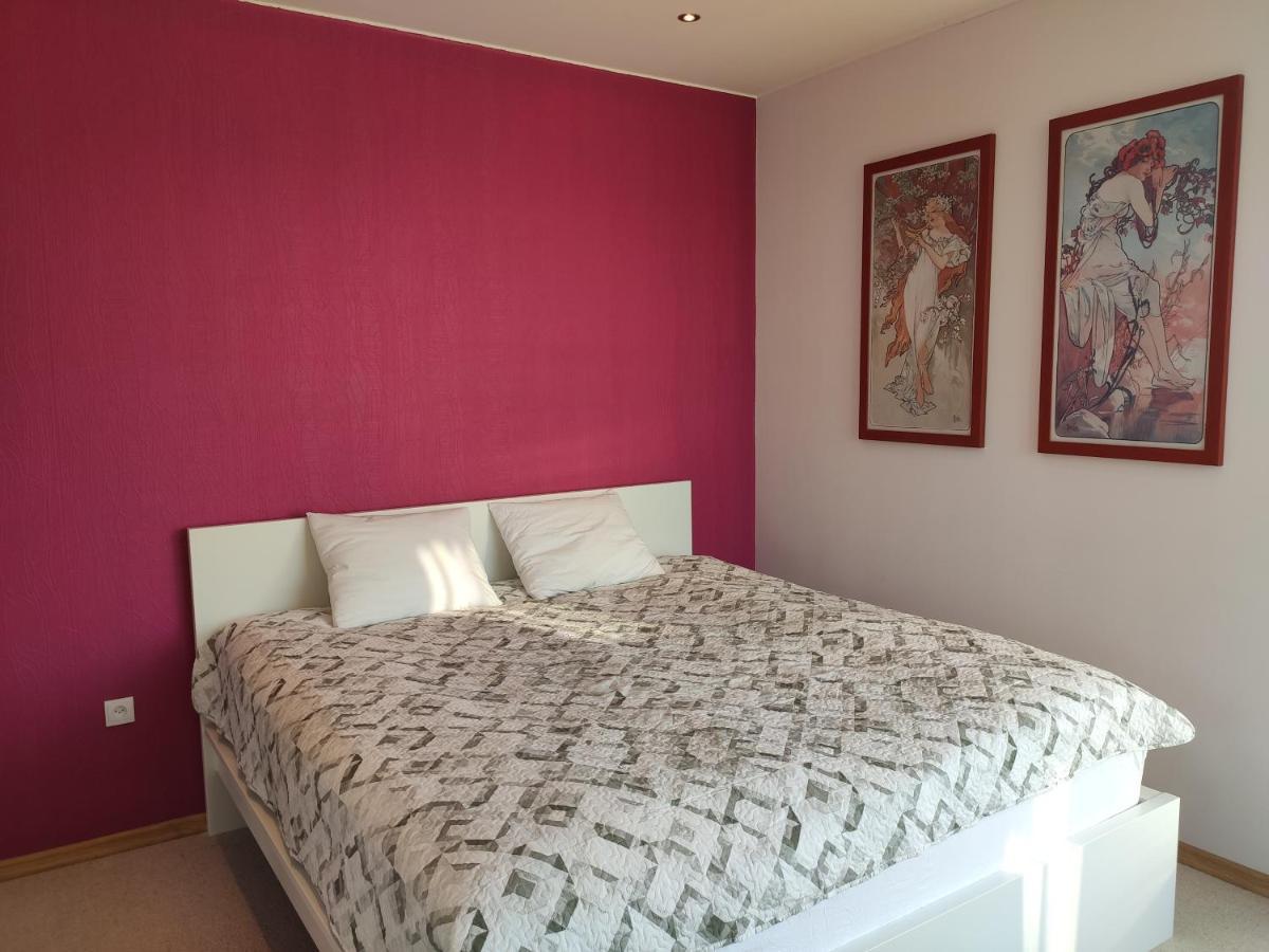 Spacious & Cozy Apartment With Forest View Zapyskis Экстерьер фото